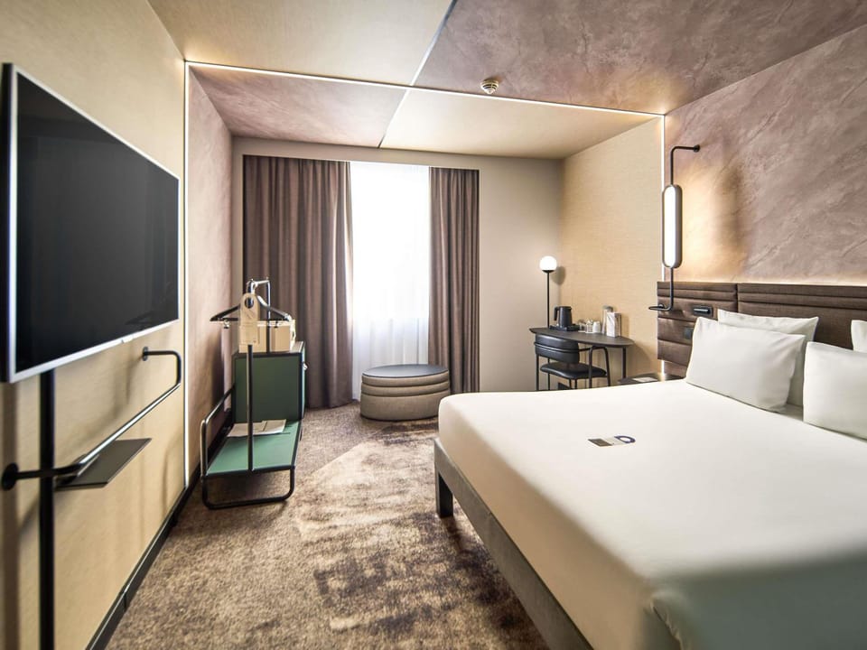 TV and multimedia, Coffee/tea facilities, Seating area, Bedroom, Facility for disabled guests, wardrobe