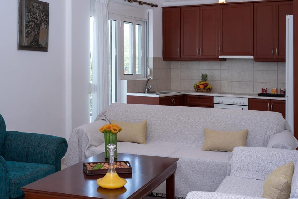 Living room, Seating area, kitchen