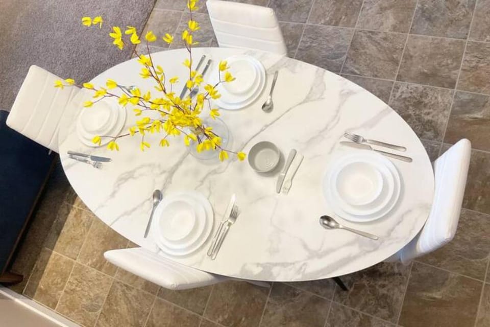 NairaVilla: upscale accommodation for groups Apartment in Regina