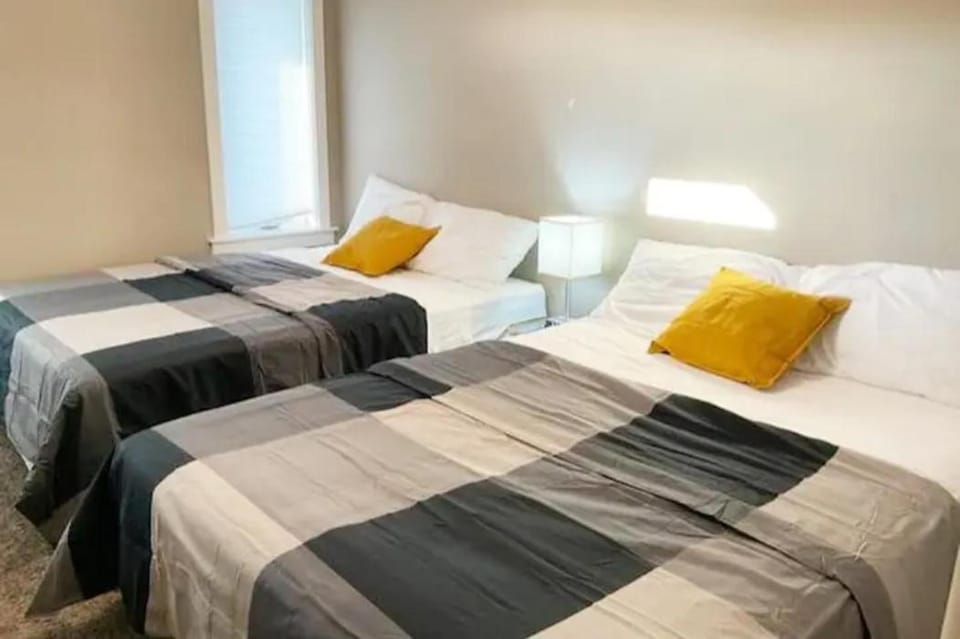 NairaVilla: upscale accommodation for groups Apartment in Regina