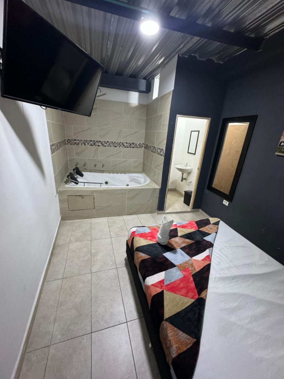 Bed, Bathroom, Photo of the whole room, Bedroom, Bath, towels