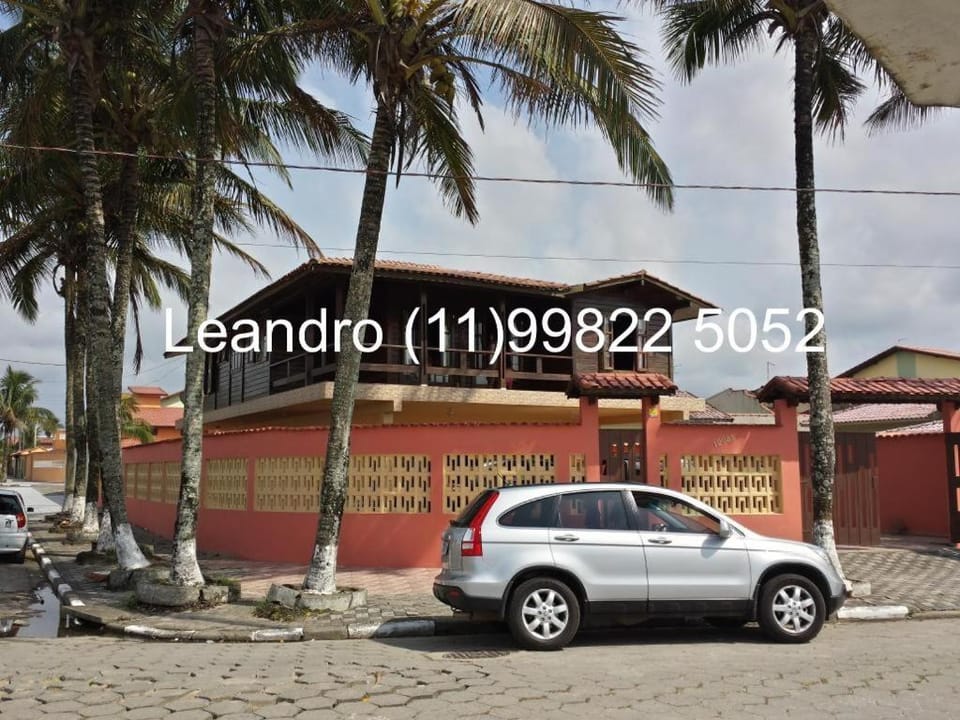 Casa Beira-Mar em Mongaguá - 4 Quartos - Vista Inesquecível para o Mar - Wi-Fi - Estacionamento 4 carros House in Itanhaém