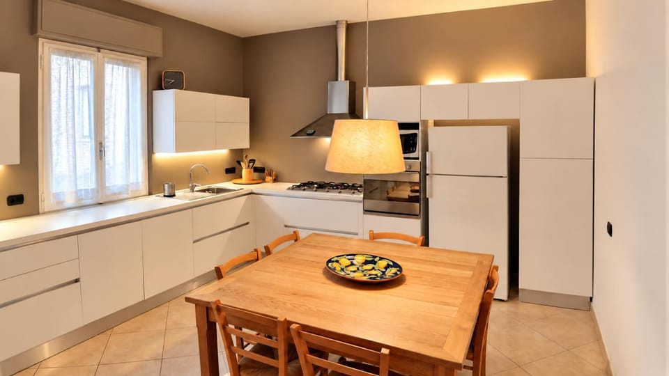 Kitchen or kitchenette, Lunch, kitchen