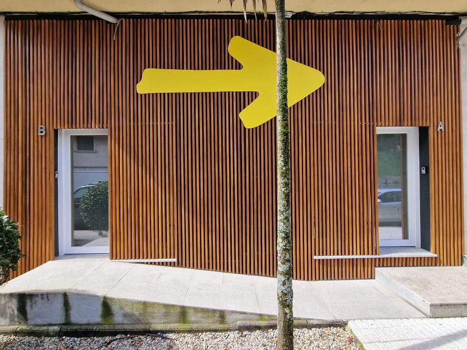 REDONDELA APARTMENTS - Bedroom, Bathroom & Kitchen Apartment in Redondela