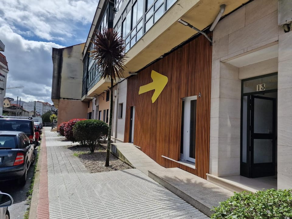 REDONDELA APARTMENTS - Bedroom, Bathroom & Kitchen Apartment in Redondela