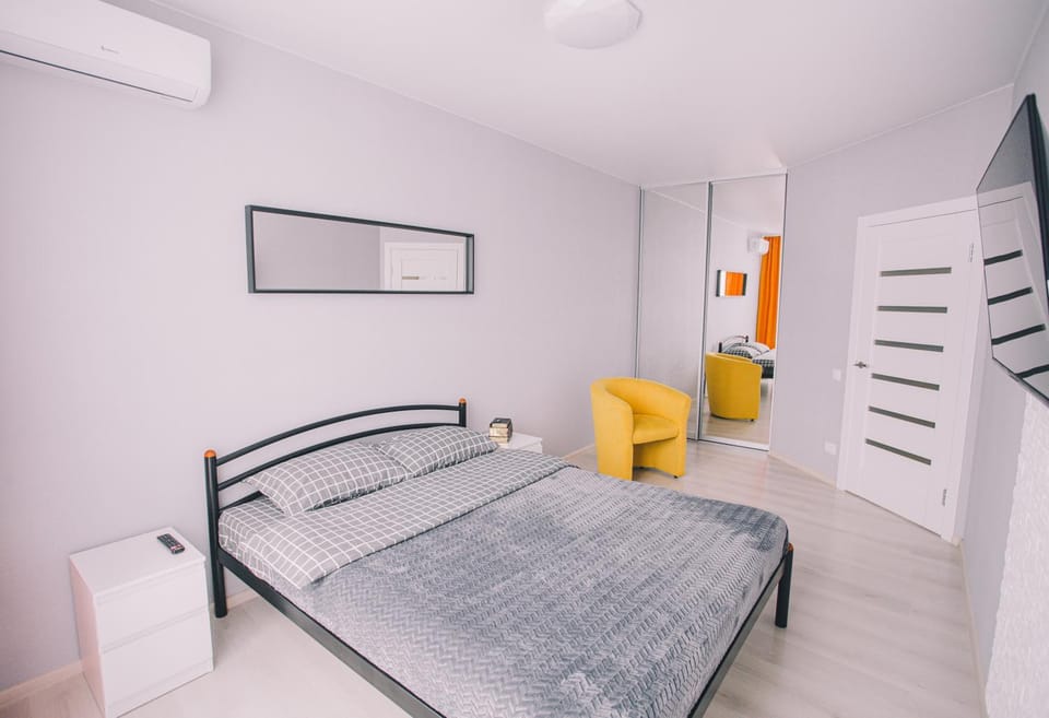 Bed, TV and multimedia, Photo of the whole room, Bedroom, air conditioner