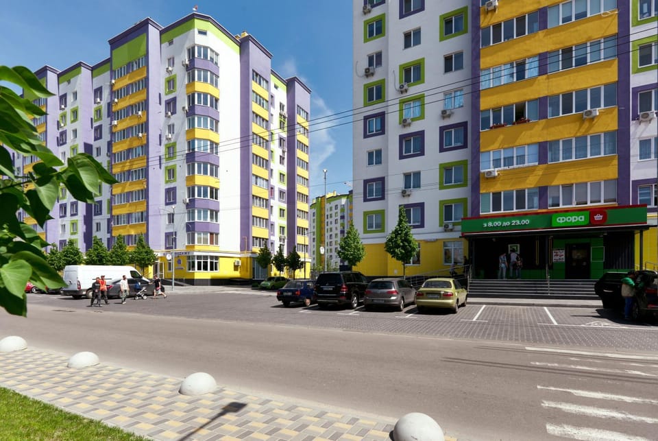 Property building, Day, Neighbourhood, Street view, Location, Parking