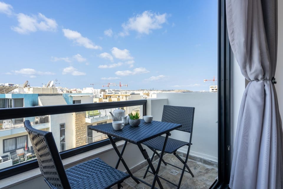 Balcony/Terrace, City view, Street view