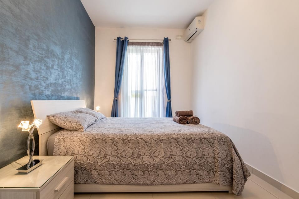 Bed, Balcony/Terrace, Bedroom, wardrobe, air conditioner