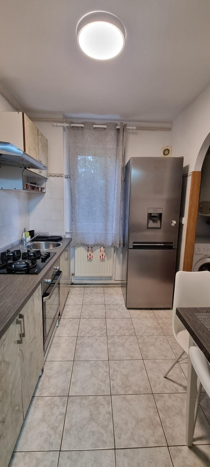 Kitchen or kitchenette, oven