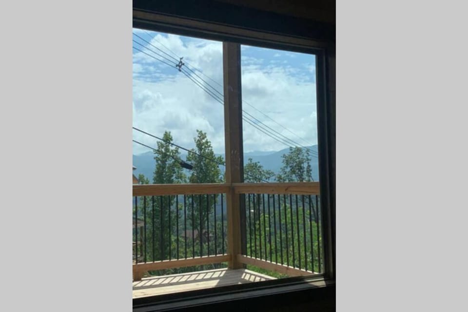 Chalet Village- Amazing Mountain Views - Piney Butt Place House in Gatlinburg
