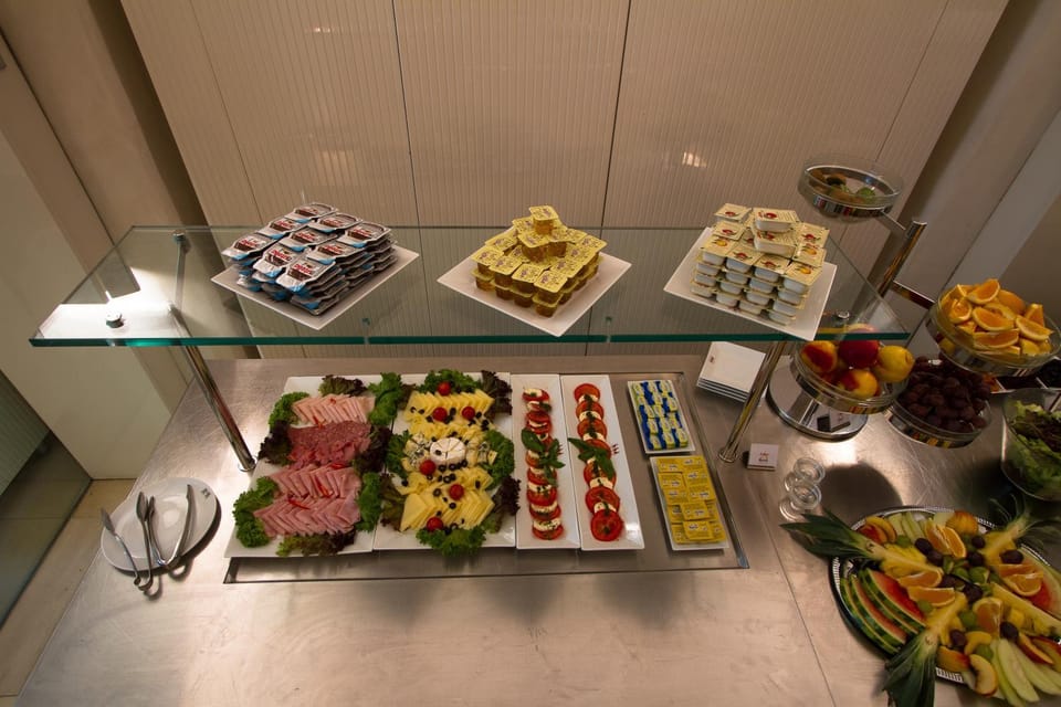 Breakfast, Buffet breakfast