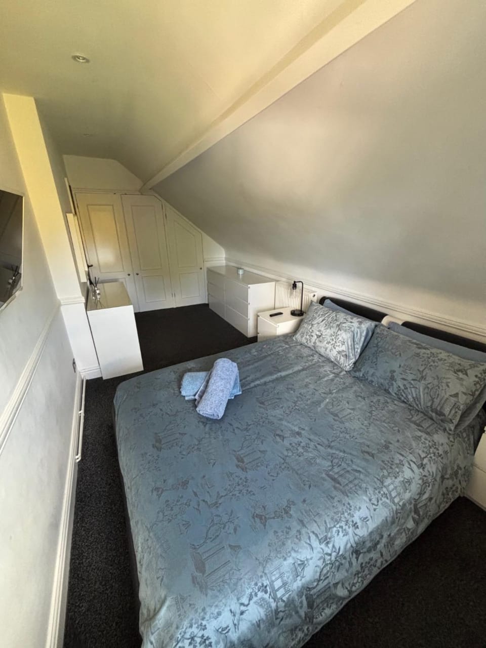 Pristine 2 bedroom apartment with off street parking Apartment in Norwich