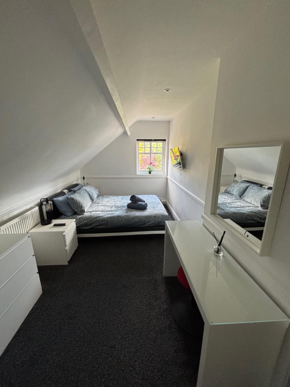 Pristine 2 bedroom apartment with off street parking Apartment in Norwich