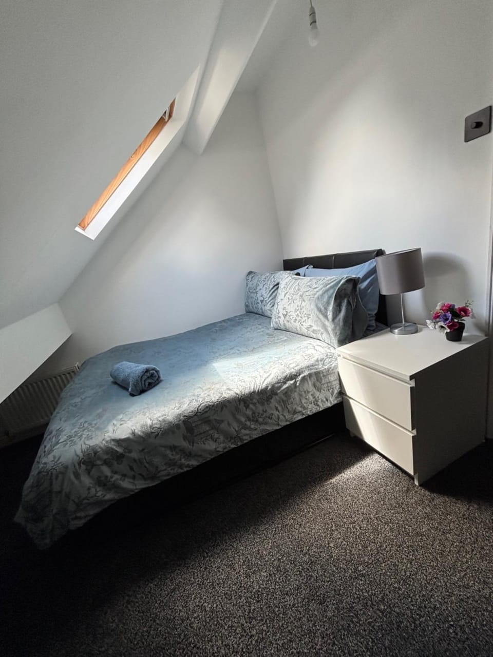 Pristine 2 bedroom apartment with off street parking Apartment in Norwich