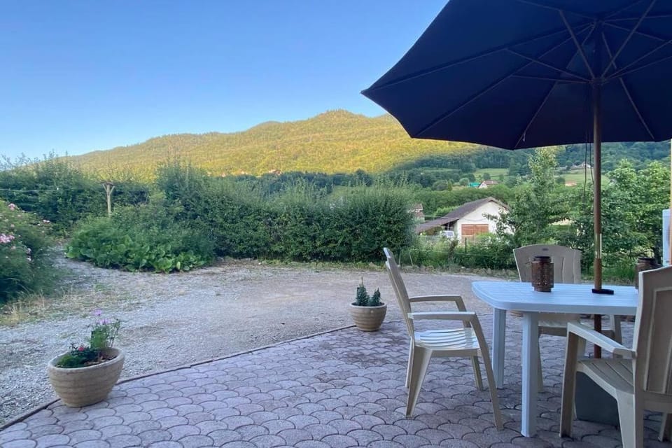 Au calme avec vue magnifique à Saint Maximin Apartment in Auvergne-Rhône-Alpes