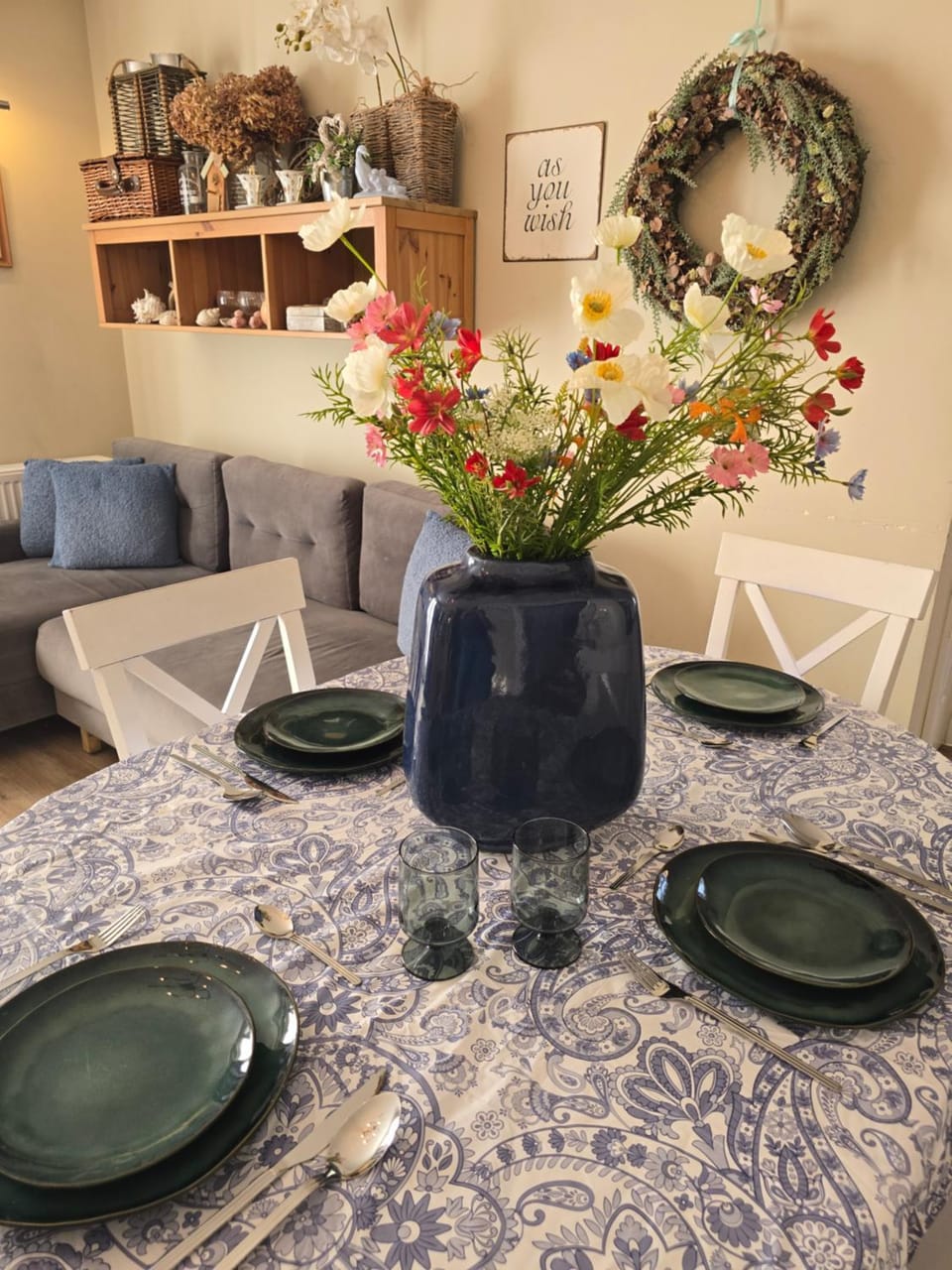 Living room, Seating area, Dining area