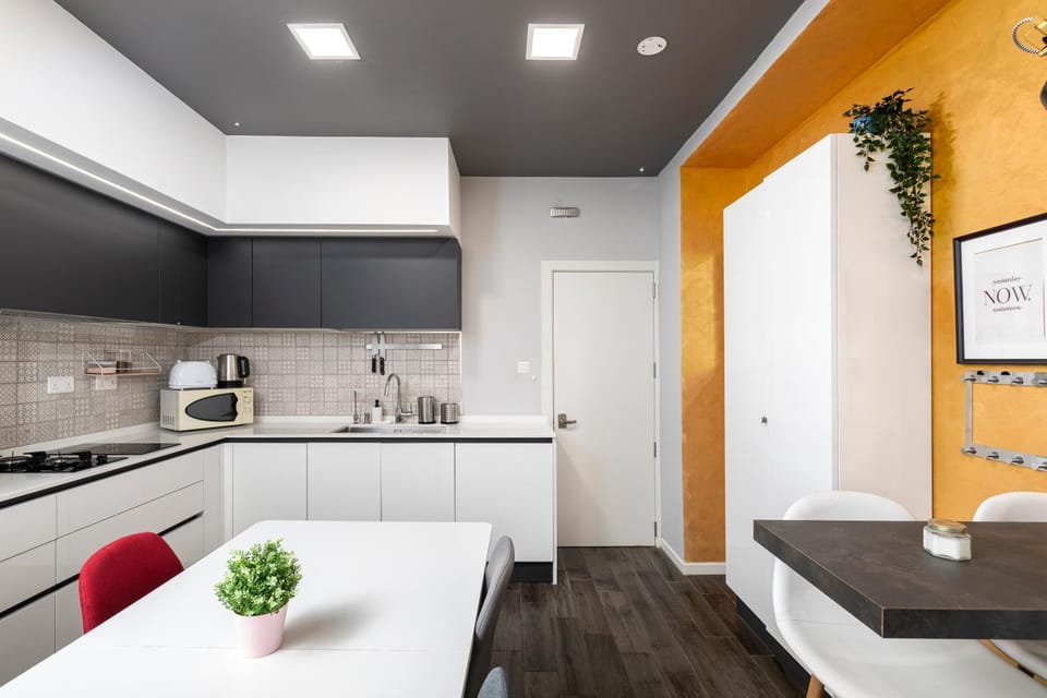 Kitchen or kitchenette, Dining area, minibar, pet friendly, stove, toaster
