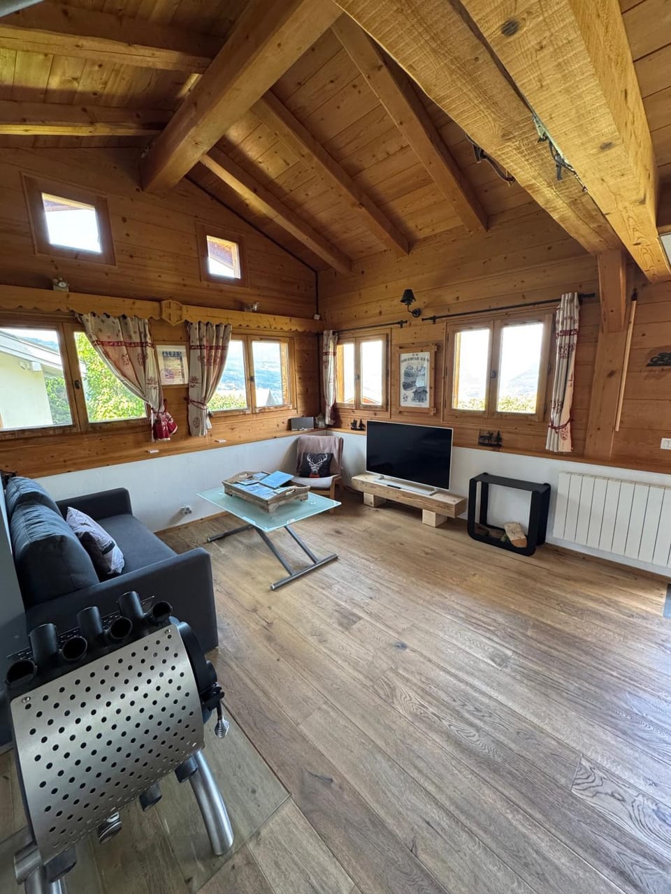 Living room, Mountain view