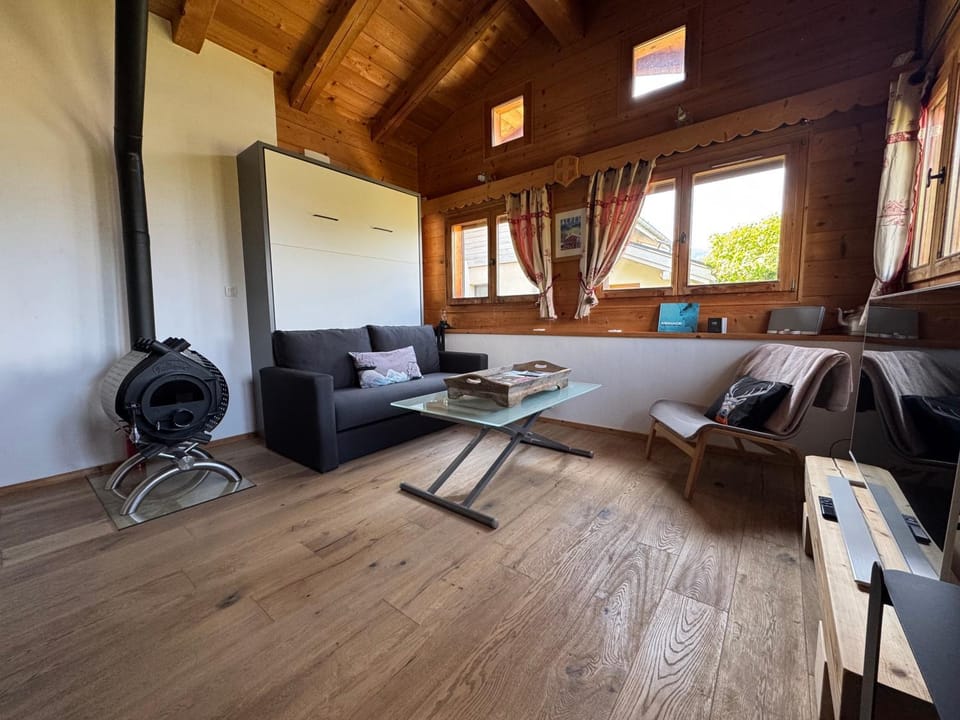 Bed, Living room