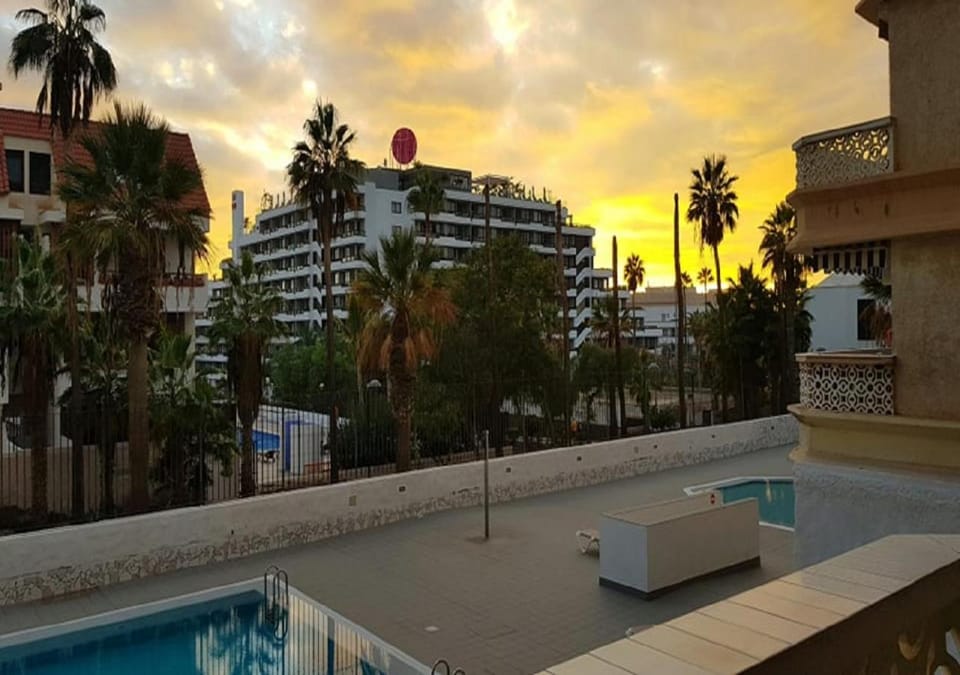 City view, Pool view