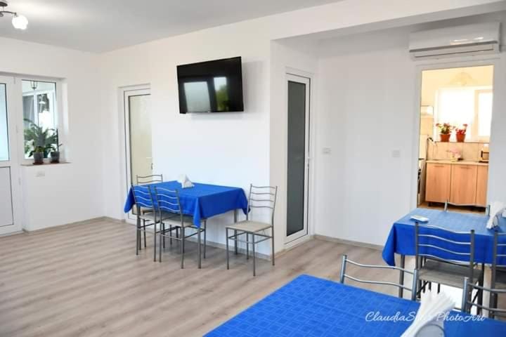 Communal lounge/ TV room, Dining area