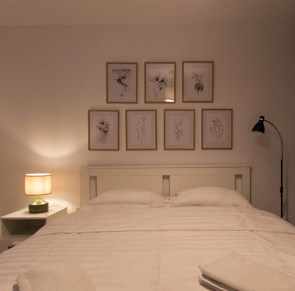Bed, Photo of the whole room, Bedroom