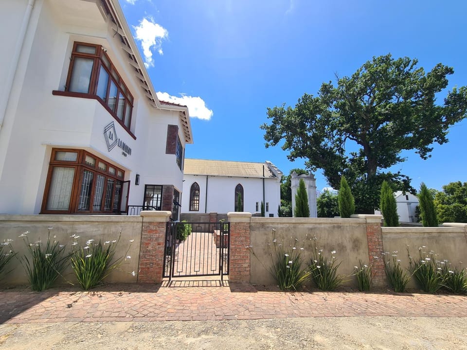 Property building, Facade/entrance, Day, Garden