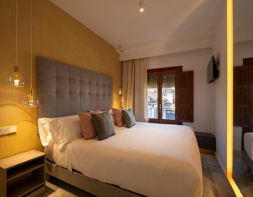 Bed, Photo of the whole room, Bedroom, City view