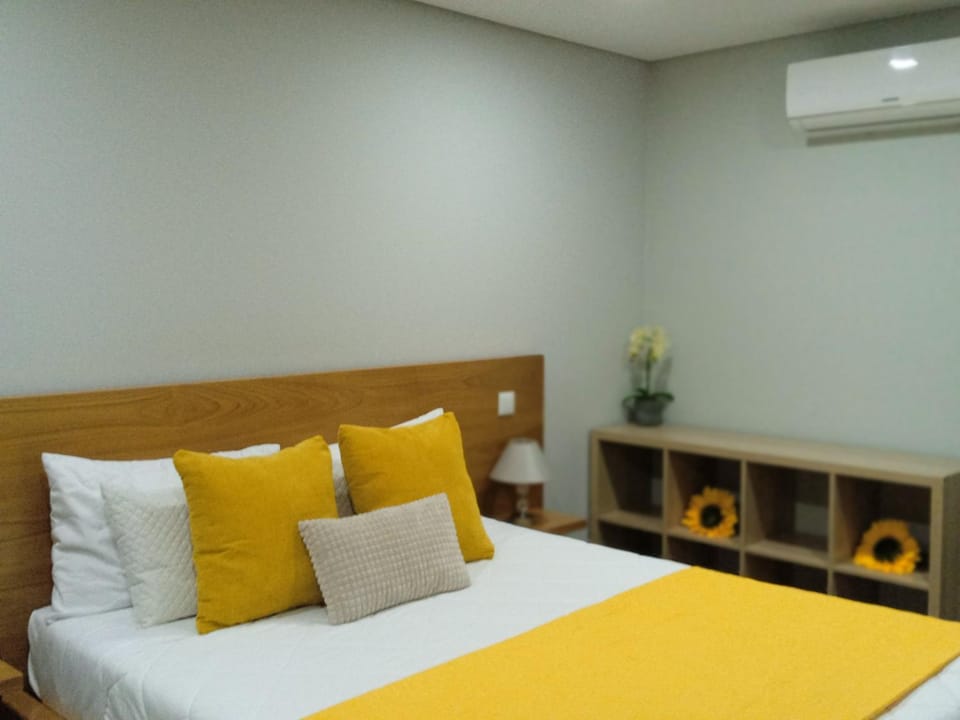 Bed, Bedroom, air conditioner