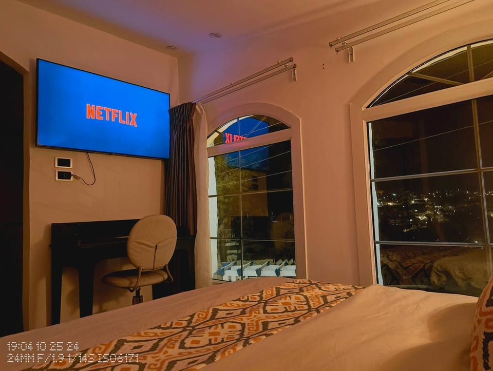 Night, TV and multimedia, Evening entertainment, Bedroom