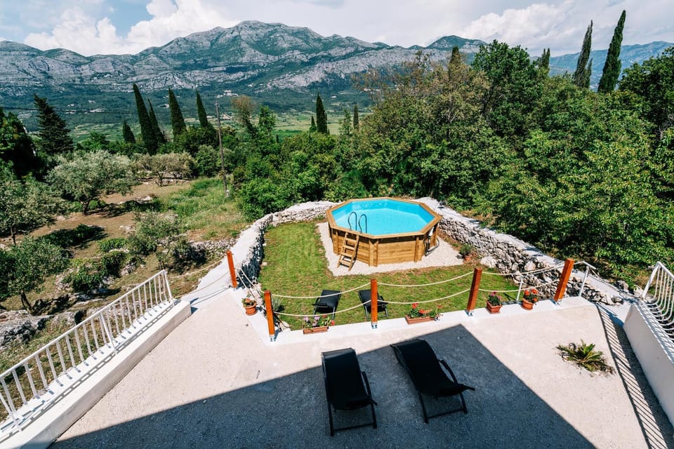 Mountain view, Pool view, Swimming pool