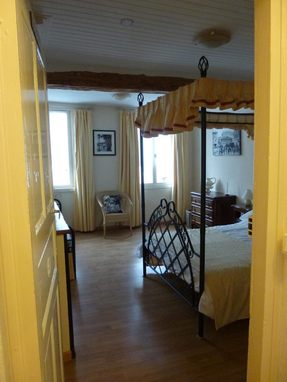 Bed, Photo of the whole room
