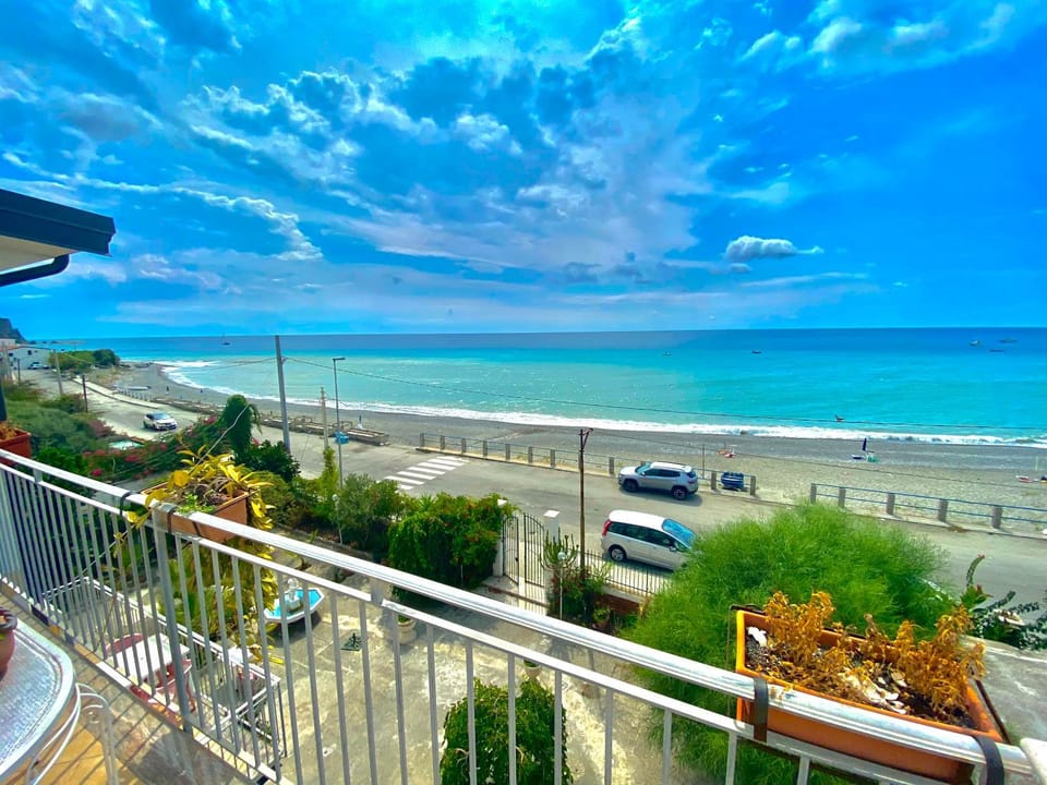 Property building, Balcony/Terrace, Sea view