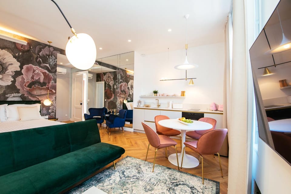 Living room, Seating area