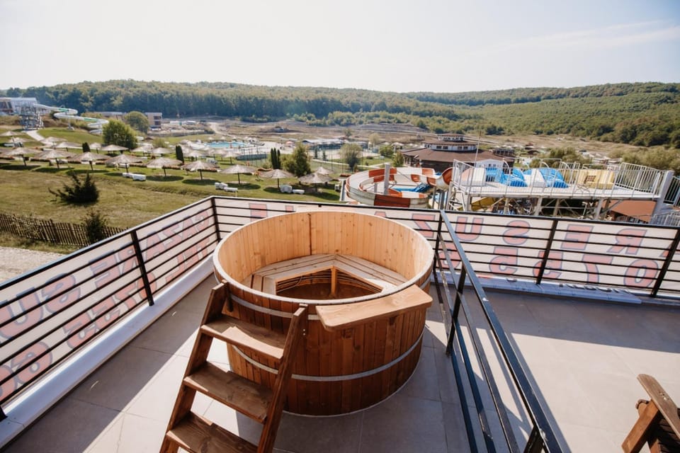 Hot Tub, Swimming pool