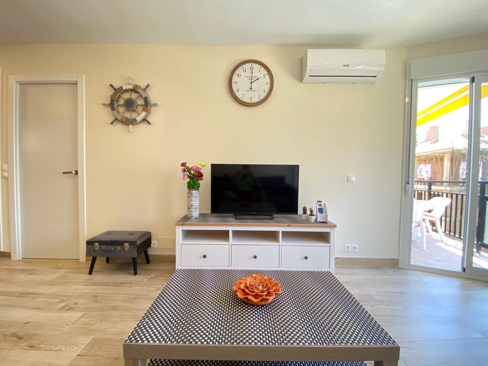 Communal lounge/ TV room, TV and multimedia, Living room