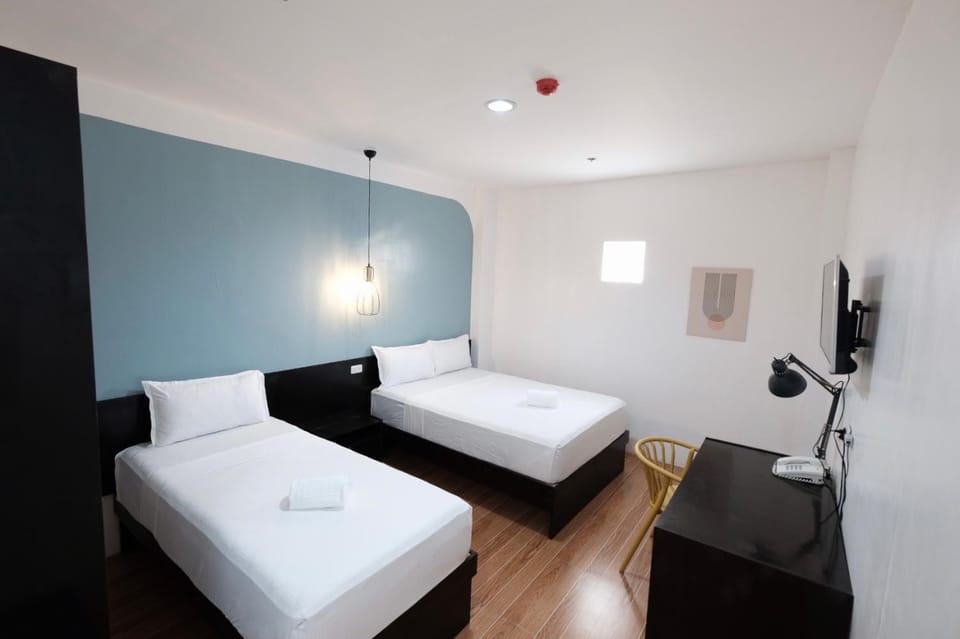 Beds & Friends Hostel Mactan with Pool and Bar Bed and Breakfast in Lapu-Lapu City