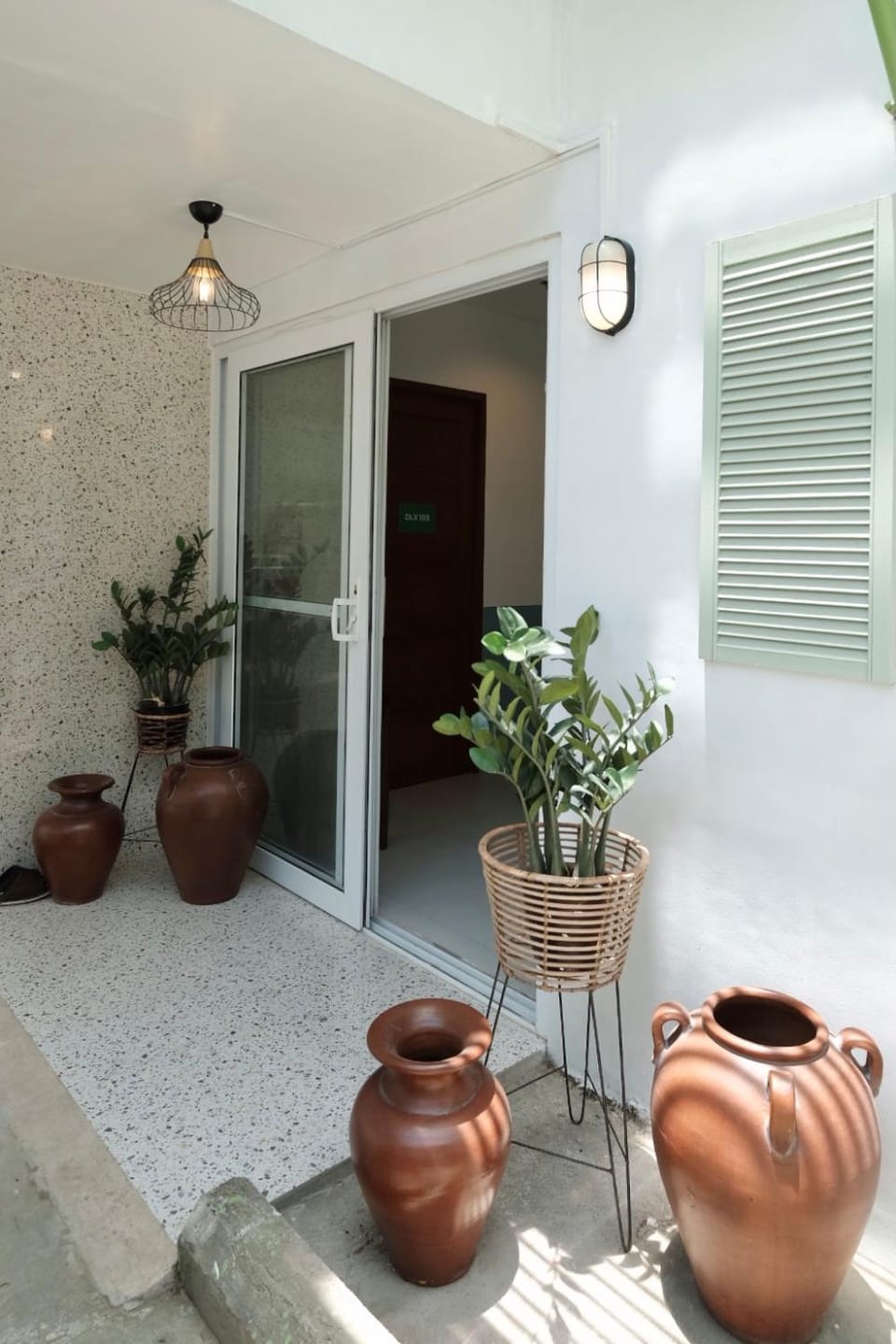 Beds & Friends Hostel Mactan with Pool and Bar Bed and Breakfast in Lapu-Lapu City
