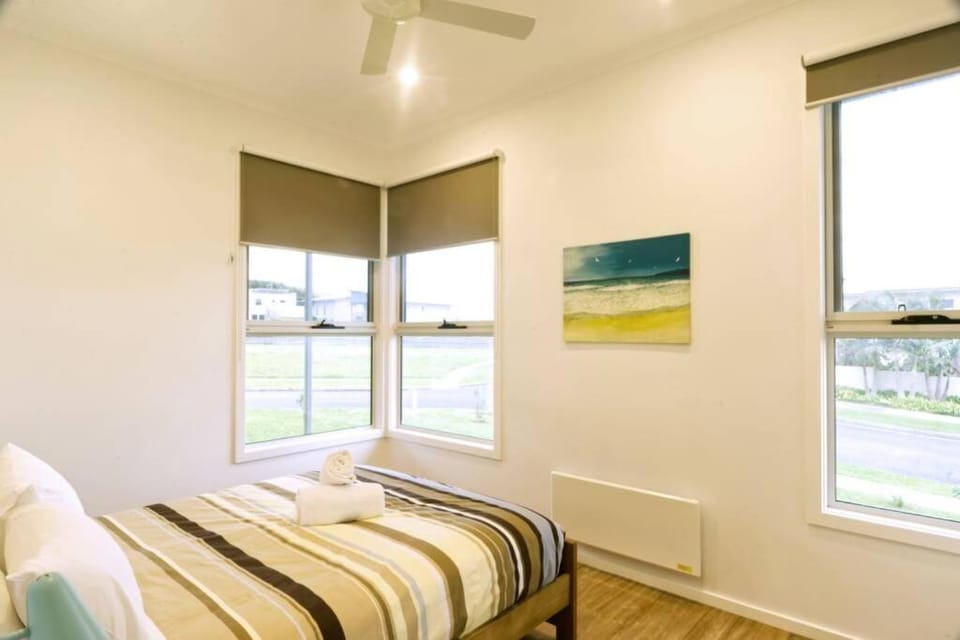 Ocean Loft - Oceanview ~Pet Friendly ~ Free Wifi House in Apollo Bay