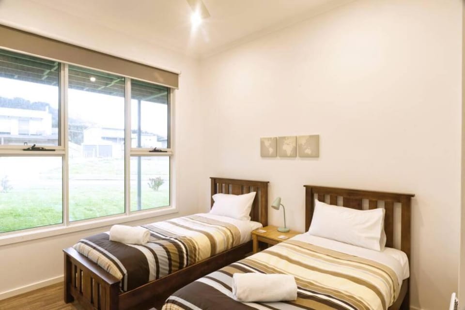 Ocean Loft - Oceanview ~Pet Friendly ~ Free Wifi House in Apollo Bay