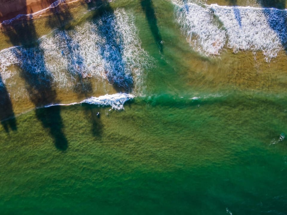 Nearby landmark, Beach, Location