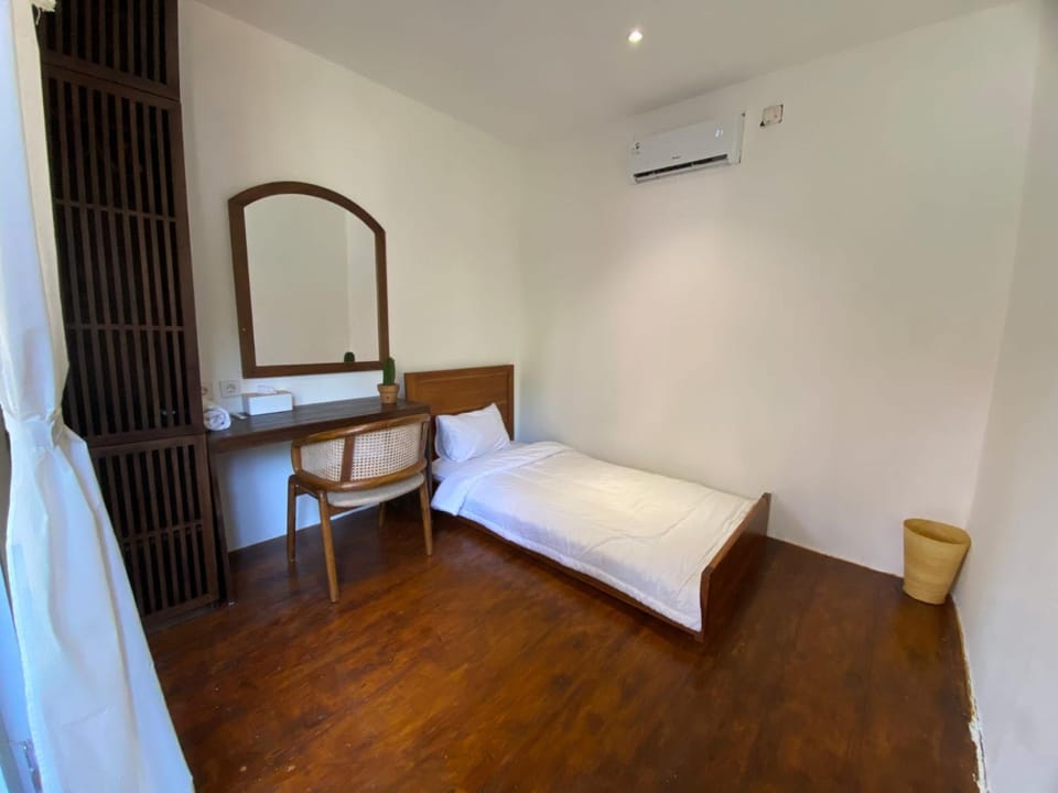 Bed, Photo of the whole room, Bedroom, air conditioner