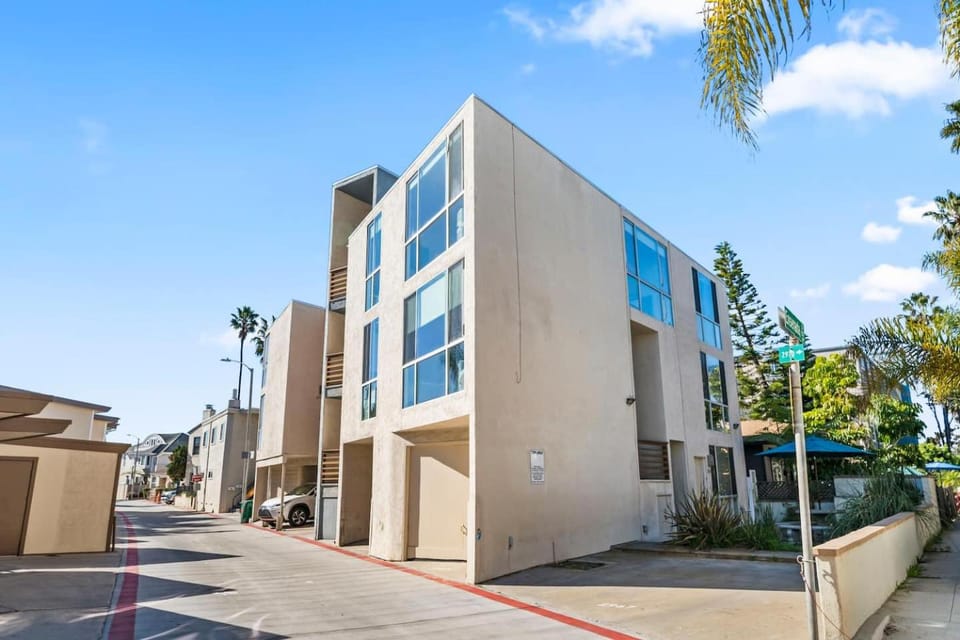 Bayfront Condo, 3BR2BA, King beds, Steps to Beach House in Mission Beach