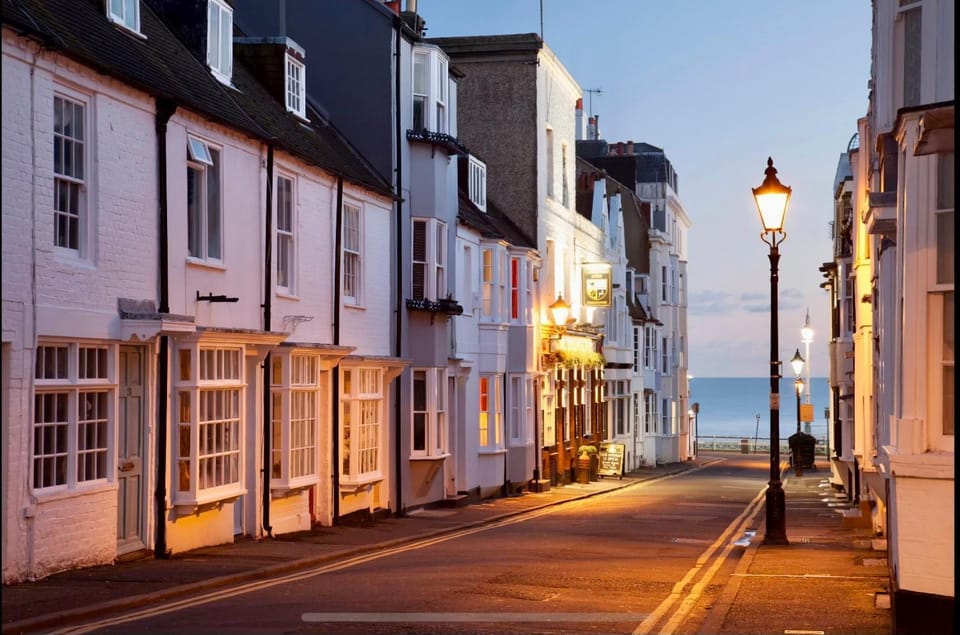 Property building, Neighbourhood, City view, Sea view, Street view, Location
