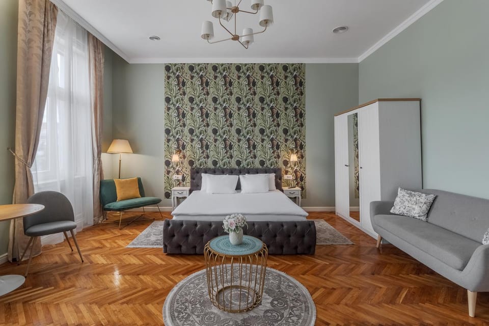 Bed, Photo of the whole room, Seating area, Bedroom