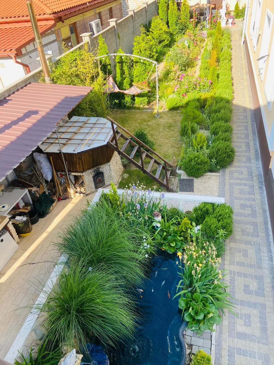 Property building, Day, Natural landscape, Garden, Balcony/Terrace, Spa and wellness centre/facilities, Garden view, Swimming pool