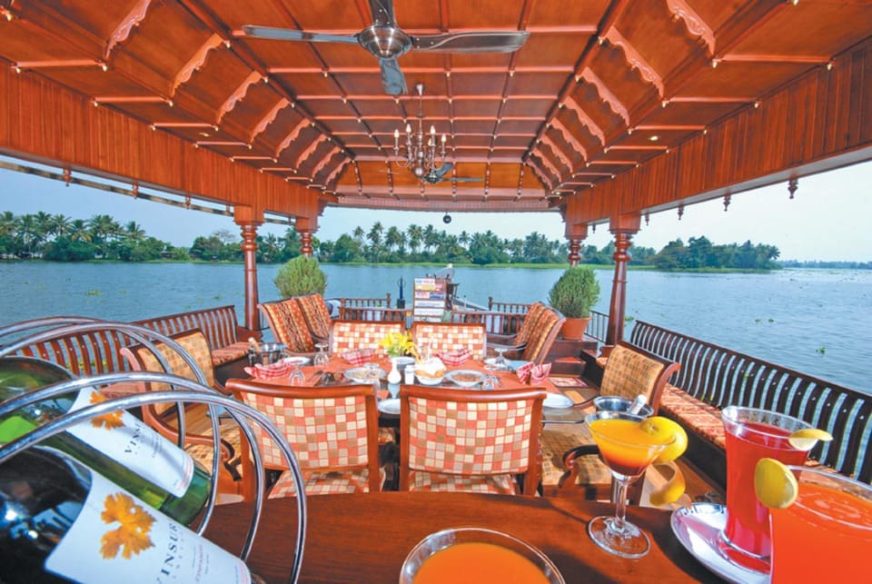 Living room, Food and drinks, Seating area, Food, Buffet breakfast, Buffet breakfast, Asian breakfast