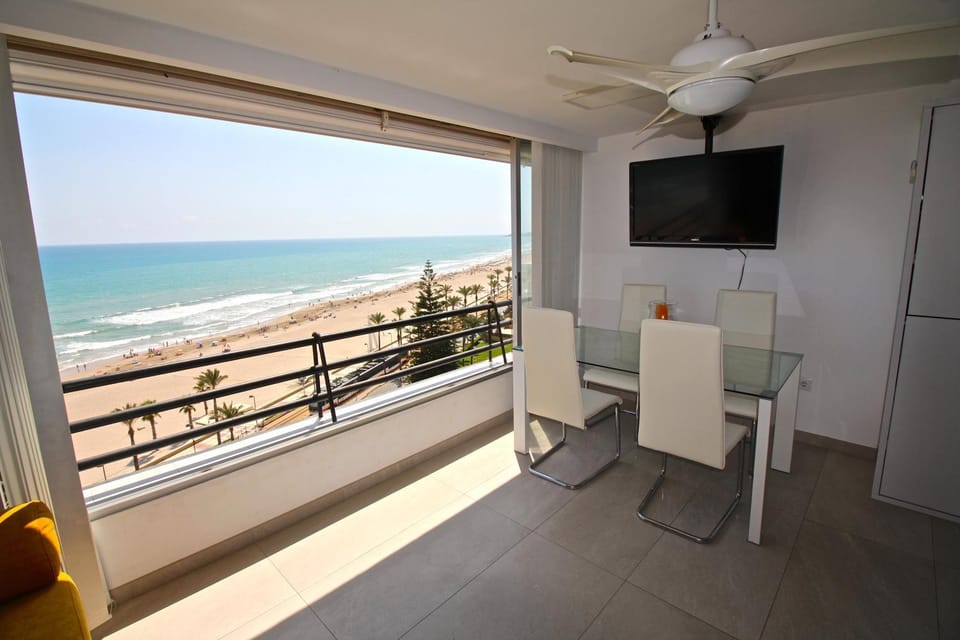 Communal lounge/ TV room, Day, Natural landscape, TV and multimedia, View (from property/room), Living room, Seating area, Dining area, Beach, Sea view, fireplace