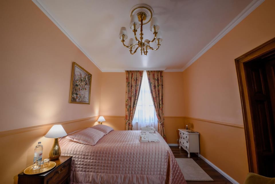 Bedroom, towels, towels